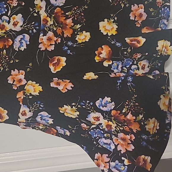 Forever 21 Black Peplum Tshirt with Flowers - Picture 2 of 4
